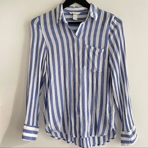 H&M button down up shirt, size XS